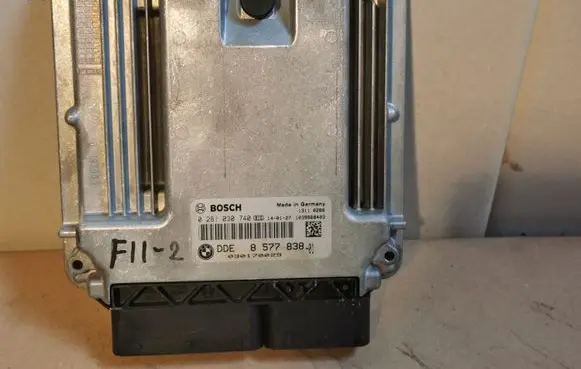 BMW 5 F10 F11 Engine control unit/module 8577838
