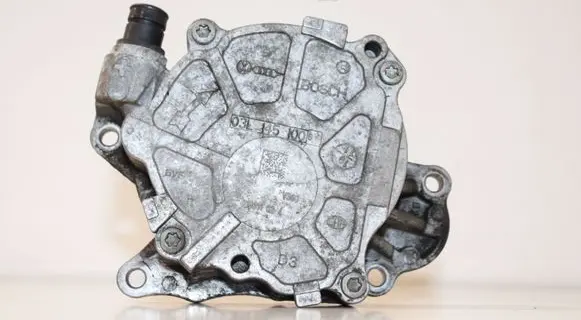 Volkswagen Golf VI Vacuum pump 03L145100G