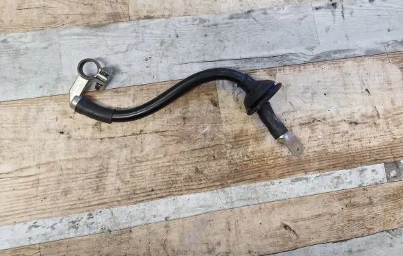 Volkswagen Touareg I Positive cable (battery)