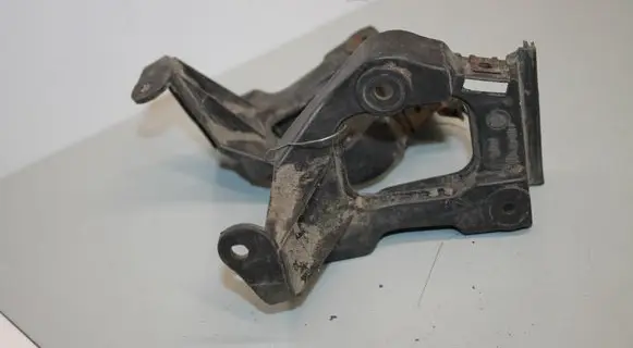 Audi A6 S6 C5 4B Front bumper mounting bracket 4B0853922B