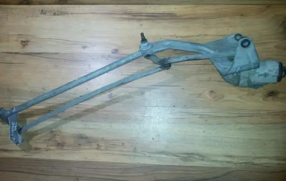 Renault Megane I Front wiper linkage and motor