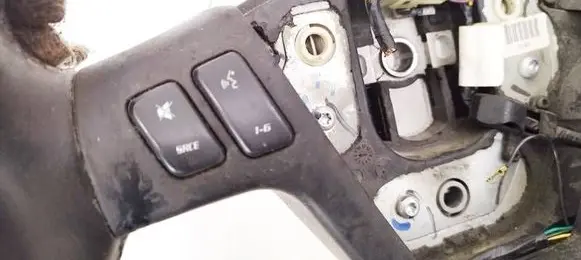 Cadillac SRX Steering wheel buttons/switches 