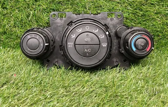 Ford Fiesta Climate control unit D2BT19980AE