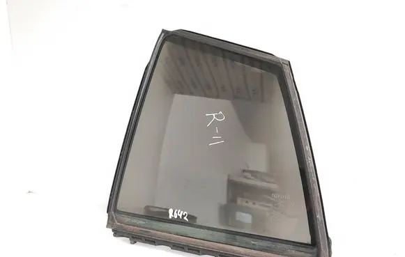 Toyota Prius (XW50) Rear vent window glass 6818947030