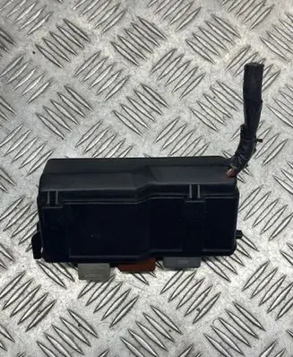 Toyota Avensis T250 Relay mounting block 0332011001 90080