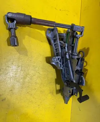 Ford Kuga I Steering wheel axle 8v413c529dc