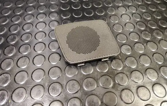 Side speaker trim/cover