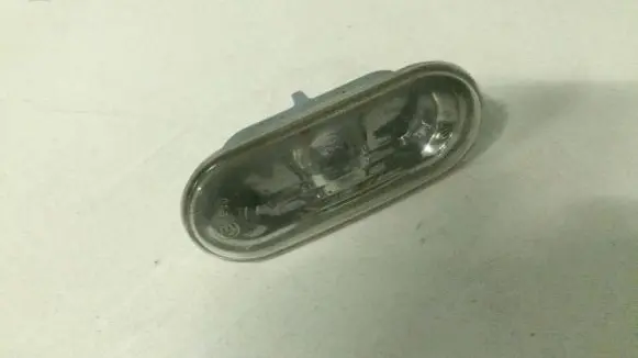 Volkswagen PASSAT B5.5 Front fender indicator light 1J0949117