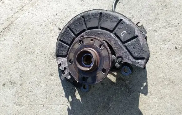 Volkswagen Touran I Front wheel hub spindle knuckle