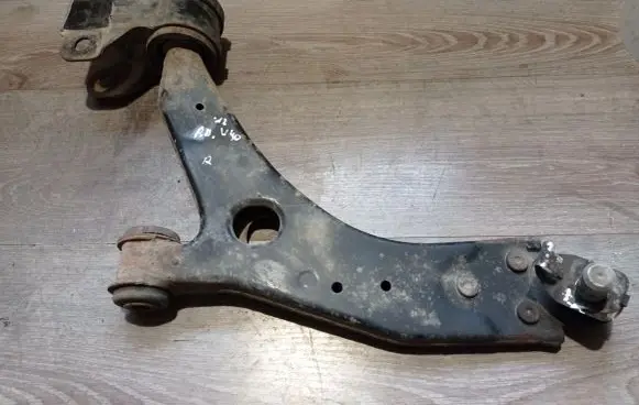 Volvo V40 Front lower control arm/wishbone AV613A262DA AV613A262