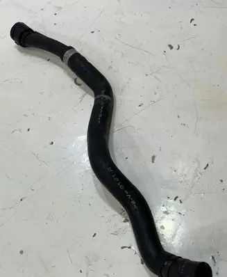 Volkswagen Touareg III Engine coolant pipe/hose
