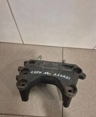 KIA Ceed Engine mounting bracket 
