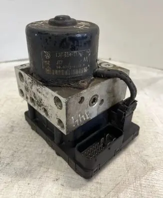 Volkswagen Golf IV ABS Pump 1J0907379G HLS9C1653F 5WK8474