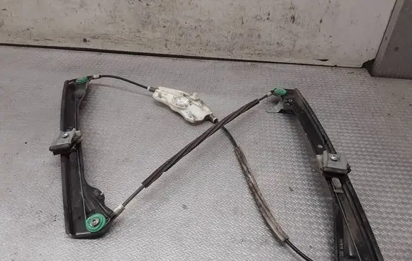 Volkswagen Jetta V Front window lifting mechanism without motor 
