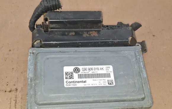 Volkswagen Polo V 6R Engine control unit/module 03E906019AK 03E906019B 5WA11023