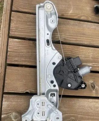 Nissan Qashqai Rear door window regulator with motor 827016UA1B