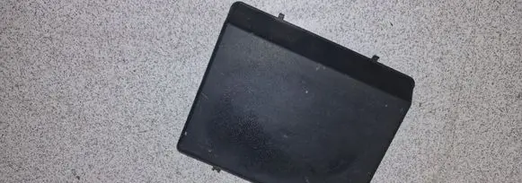 BMW 5 E34 Fuse box cover 1374029