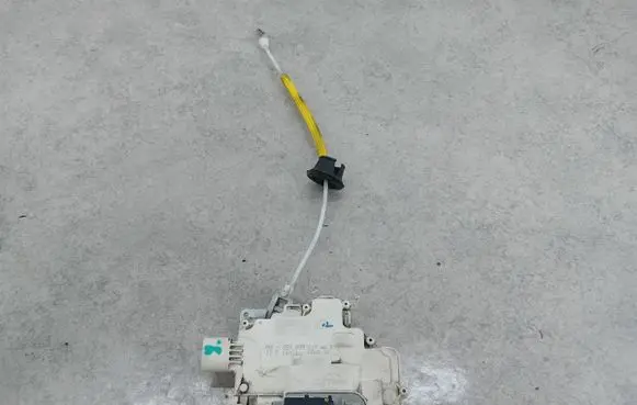 Audi A4 S4 B7 8E 8H Rear door lock 8E0839015AA