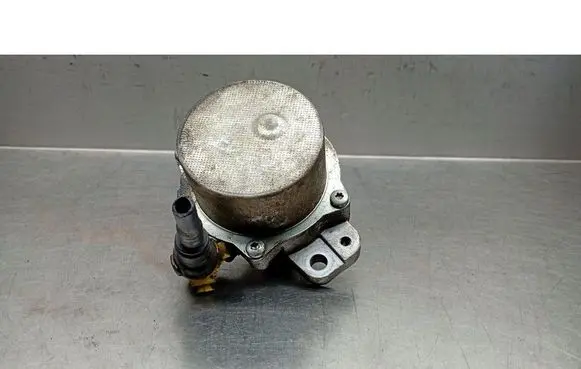 Opel Corsa D Vacuum pump 73501167
