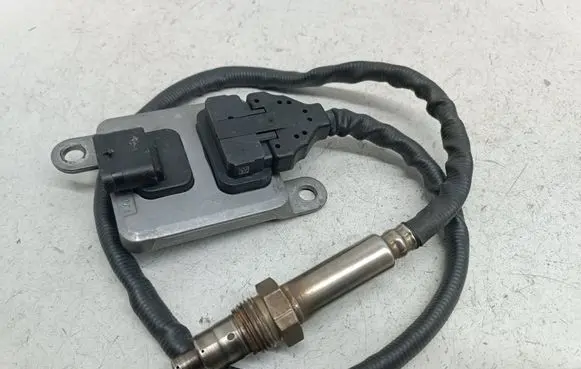 Mercedes-Benz C W205 Lambda probe sensor A0009053606 5WK96682F 0009053606