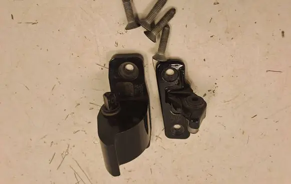 Rear door hinge set
