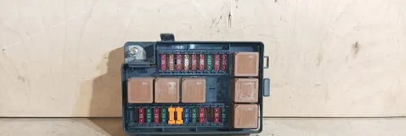Jaguar XJ X308 Fuse module LNC2822BD 2822BD