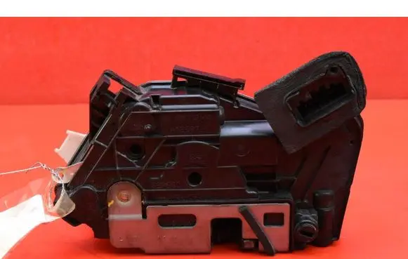 Skoda Superb B5 (3U) Rear door lock 6V0839016B