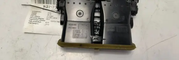 Audi Q7 4M Rear air vent grill 4M0819203