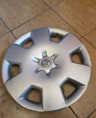 Toyota Corolla E120 E130 R15 wheel hub/cap/trim 4260202180 50882A0 PA66M15
