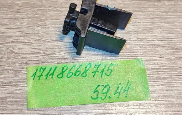 Mini One - Cooper F56 F55 Radiator mount bracket 8668715 17118668715 17118638445