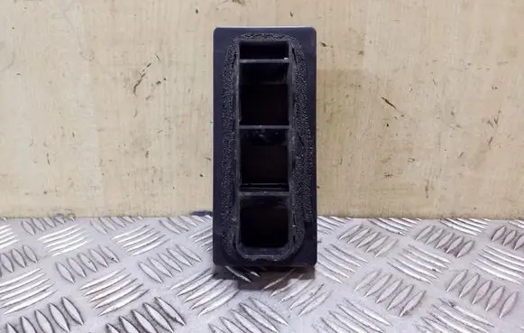 Opel Frontera B Quarter panel pressure vent 897124471A