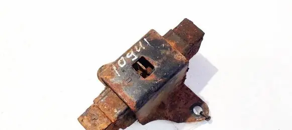 Nissan Almera Tino Engine mount bracket 