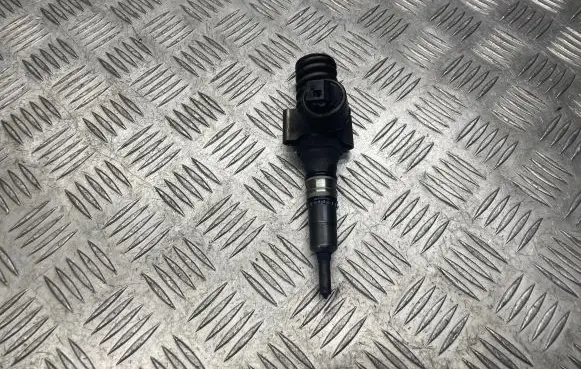 Audi A4 S4 B7 8E 8H Fuel injector 03G130073