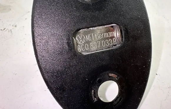 Volkswagen Touareg II Rear door lock loop/hook striker 3C0837033B