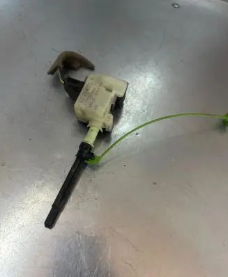 Fuel tank cap lock motor