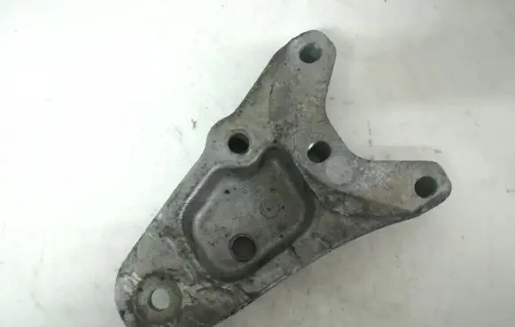Volkswagen Polo Engine mounting bracket 6q0199185m