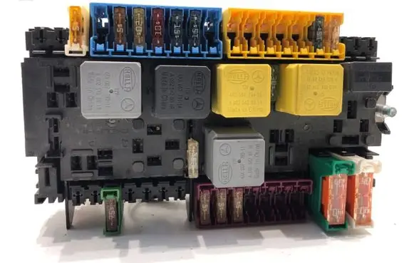 Mercedes-Benz A W176 Fuse box set A2469060093