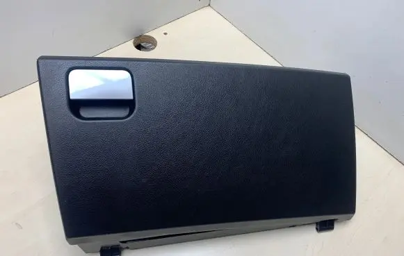 Glove box