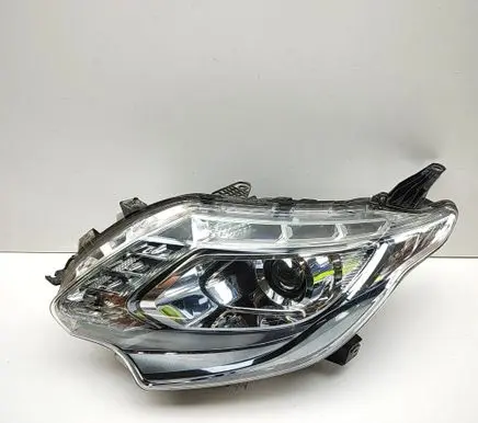 Mitsubishi L200 Headlight/headlamp 8301D155