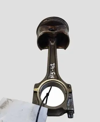 Volkswagen Golf V Piston with connecting rod