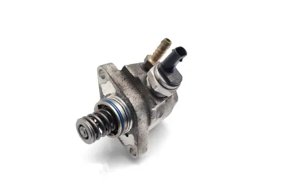 Audi A3 S3 8V Fuel injection high pressure pump 04E127026H 1522368 DE020813
