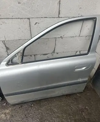 Volvo V70 Front door