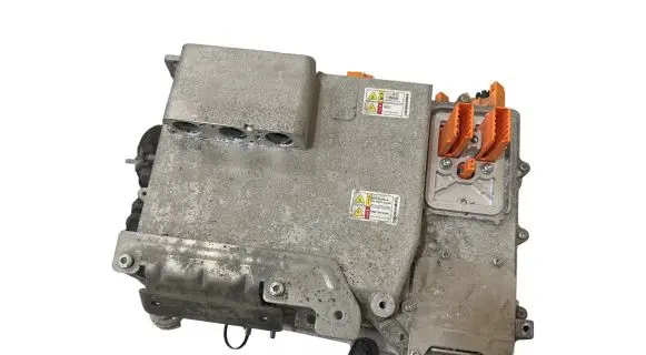 Voltage converter inverter