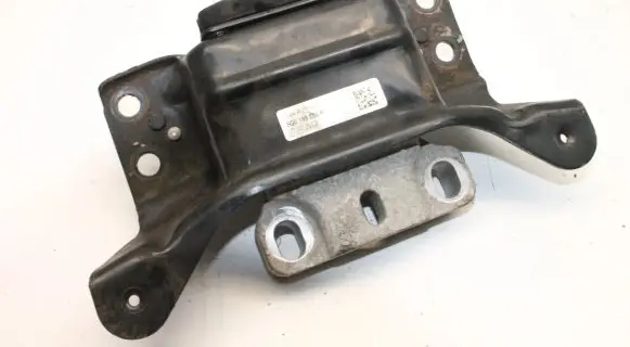 Skoda Octavia Mk3 (5E) Engine mount bracket 5Q0199555R
