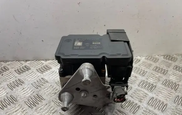 Mercedes-Benz C W204 ABS Pump A1724314212 A1729014000