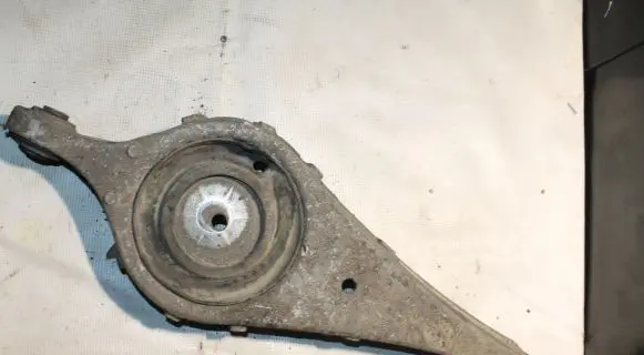 Volvo XC70 Front lower control arm/wishbone 31317603
