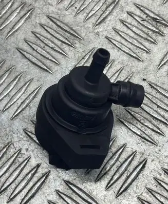 BMW 5 E39 EGR valve 1748875 96T047
