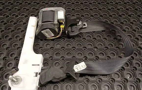 Nissan Juke I F15 Front seatbelt 522670600A