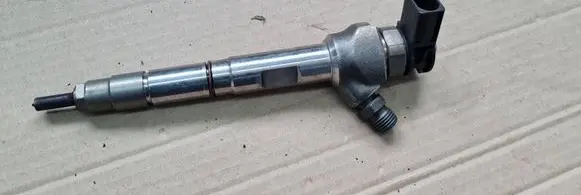 Audi A4 S4 B9 Fuel injector 05L130277H