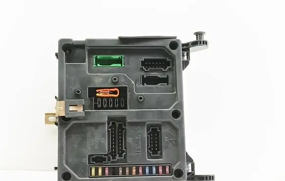 Ford Galaxy Fuse module 7M3962258F S110730200E 601689166